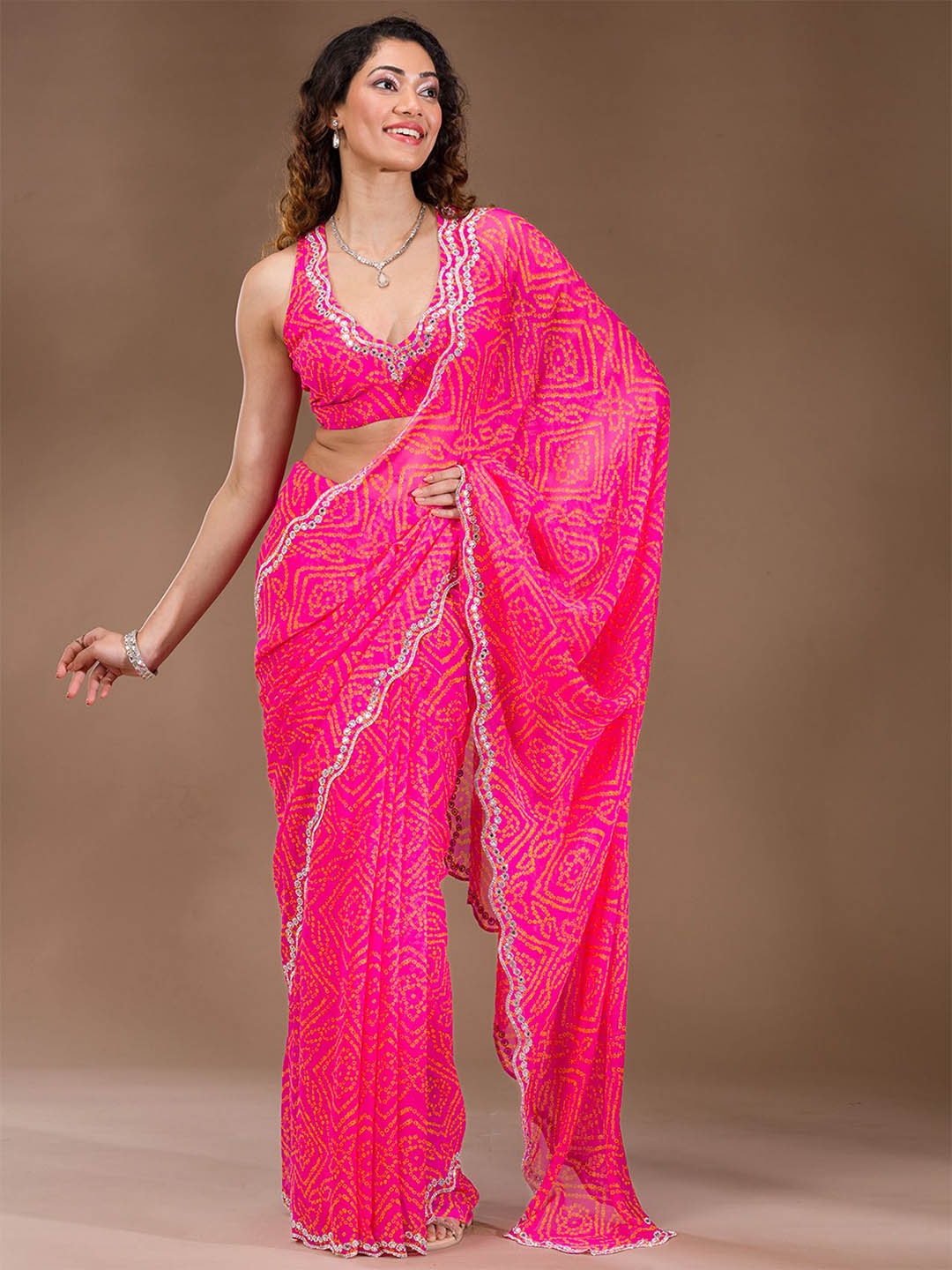 

Koskii Printed Mirror Work Bandhani Saree, Pink