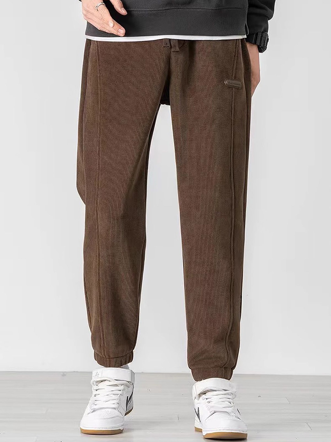 

StyleCast x Revolte Men Easy Wash Regular Fit Mid-Rise Joggers, Brown