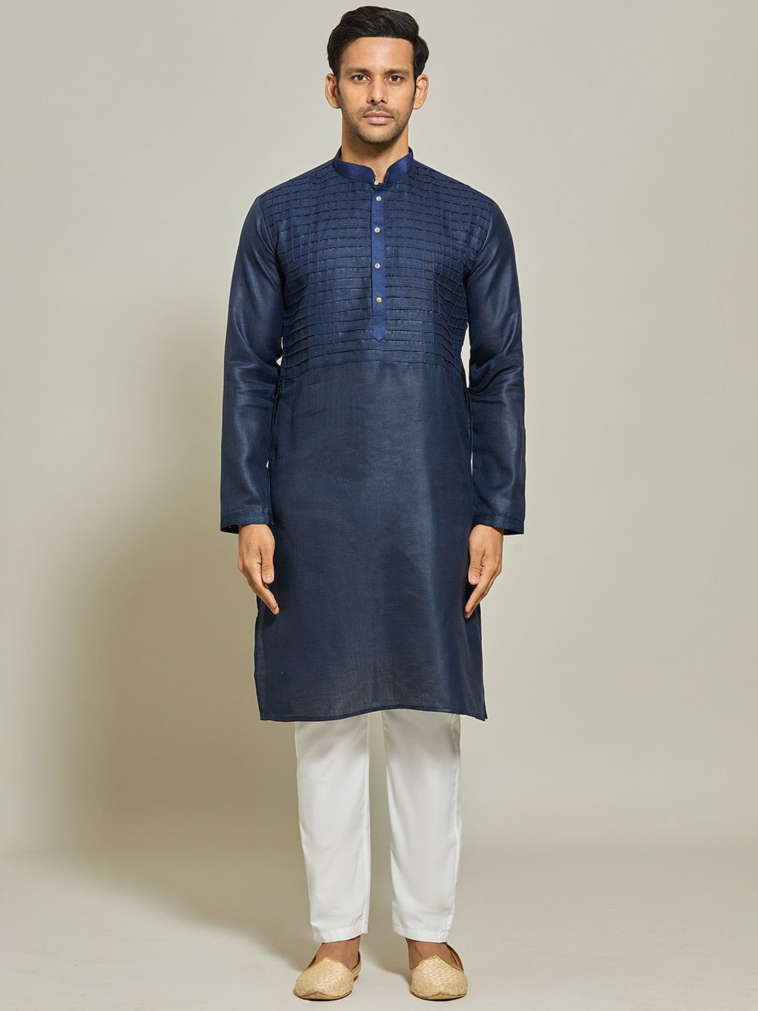 

Arihant Rai Sinha Men Regular Linen Kurta with Trousers, Blue