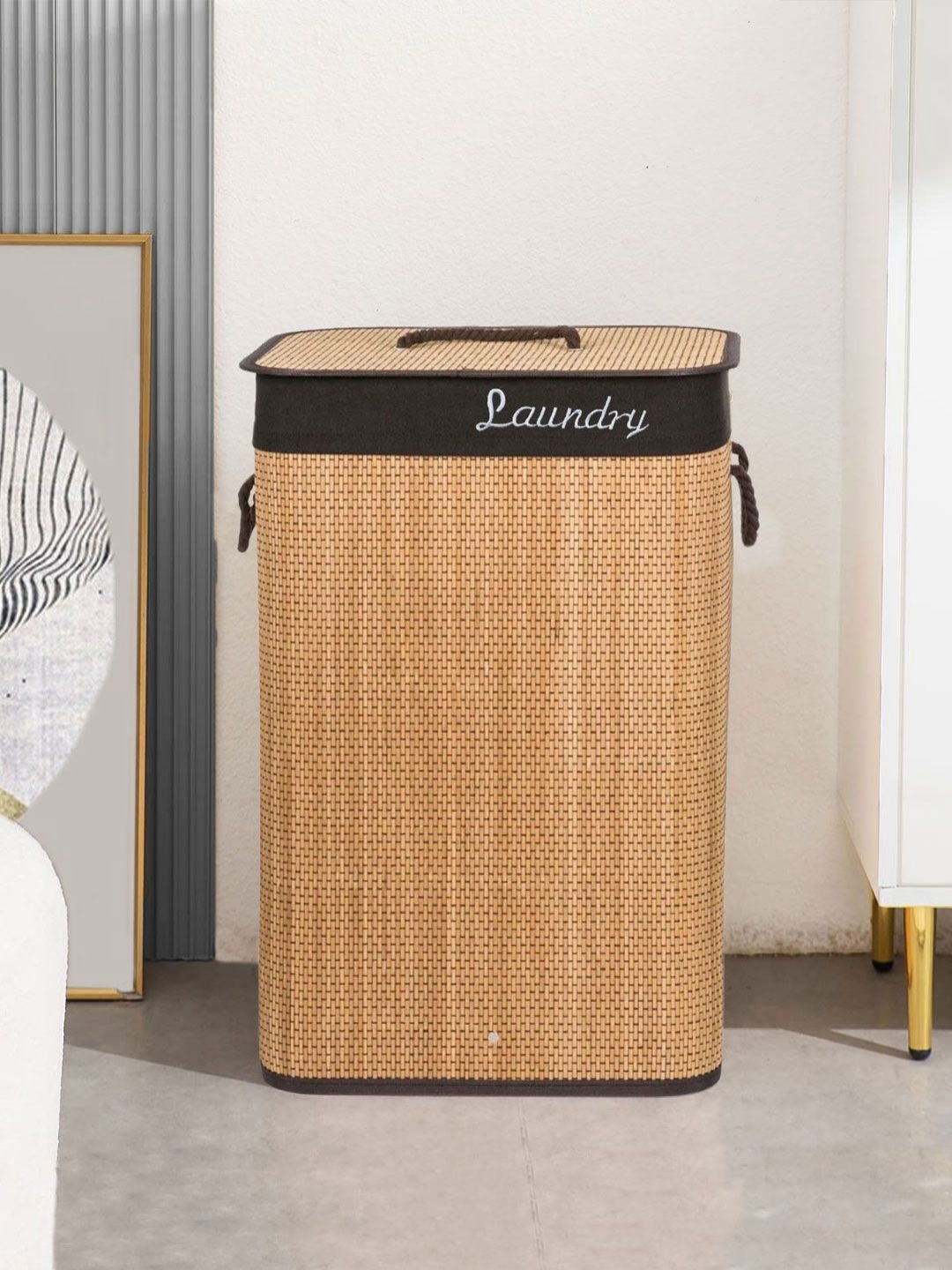 

LUXEHOME INTERNATIONAL Brown & Black Wooden Laundry Bag