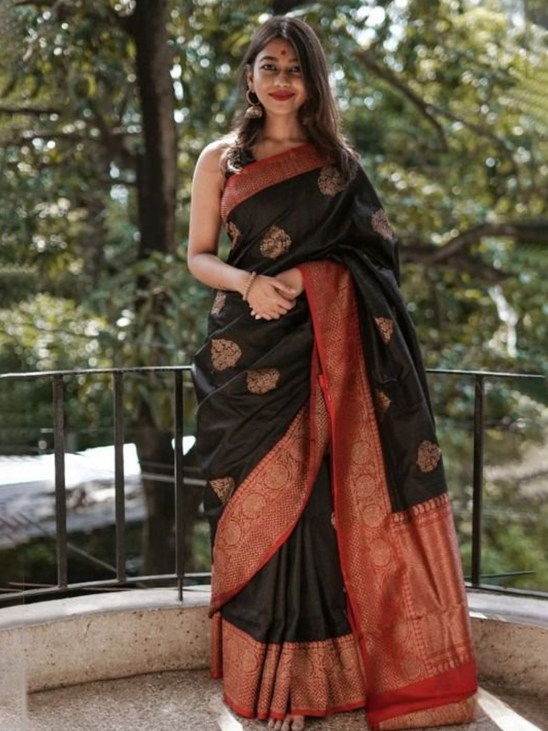 

bansari textiles Woven Design Zari Saree, Black