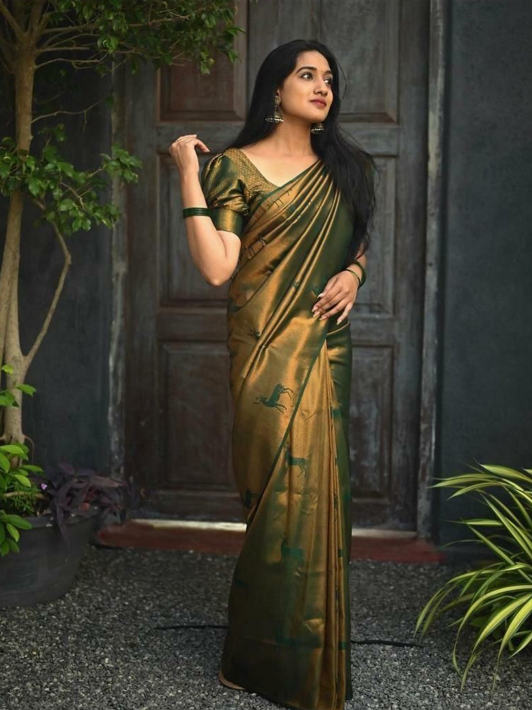 

bansari textiles Woven Design Zari Leheriya Saree, Green