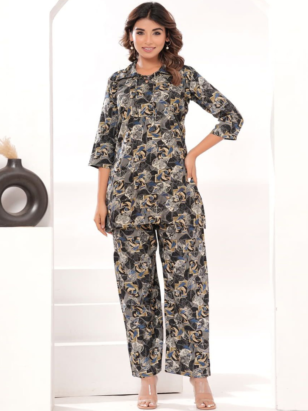

The loom craft Floral Printed Notch Neck Kurti With Palazzo, Grey