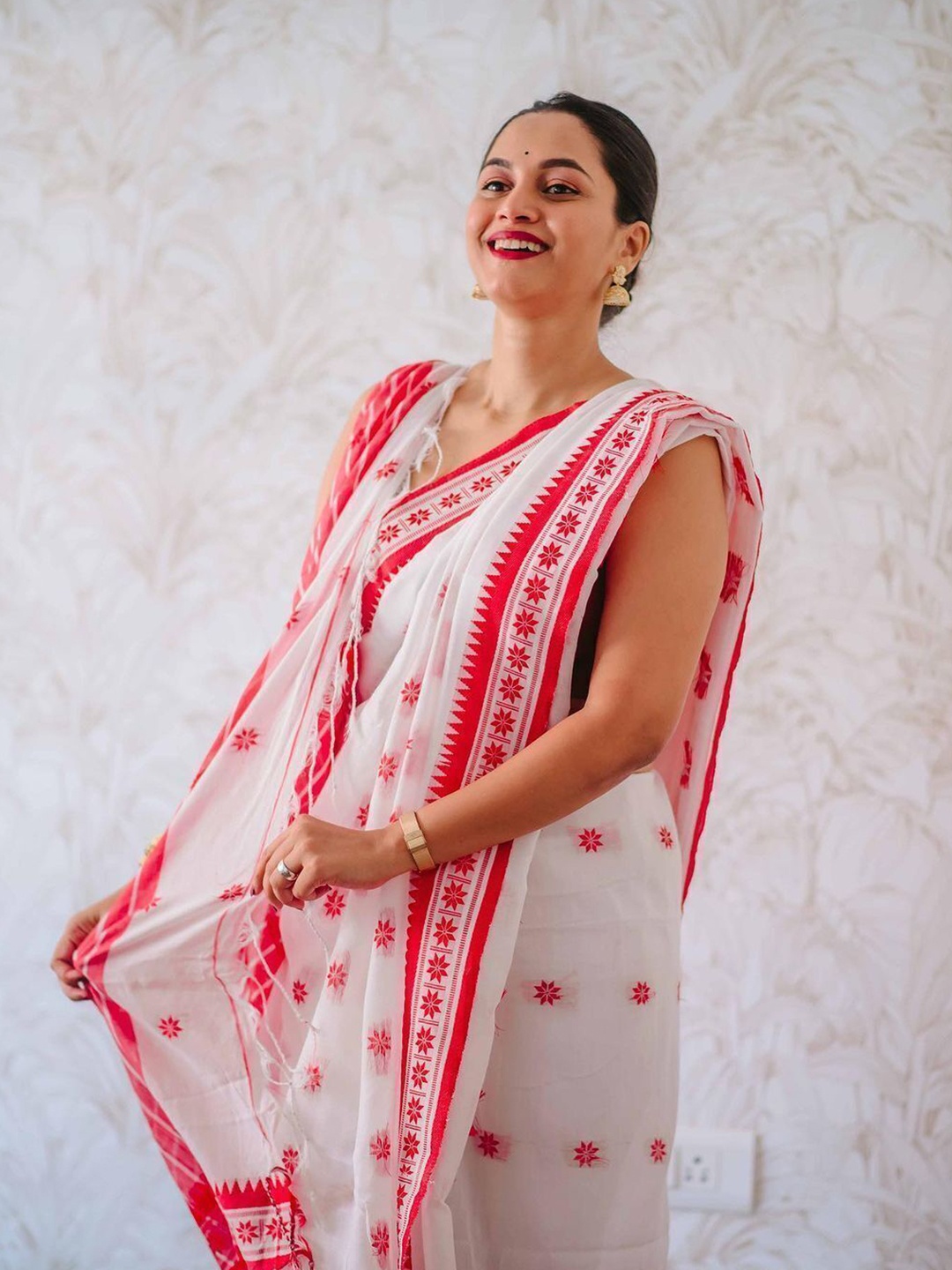 

bansari textiles Woven Design Kanjeevaram Saree, White