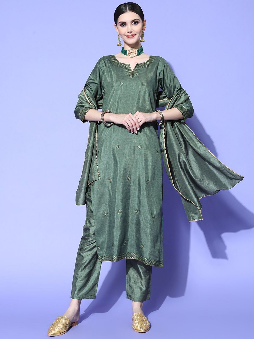 

KAVINDI Sequinnce Embellished Notch Neck Kurta With Trousers & Dupatta, Green