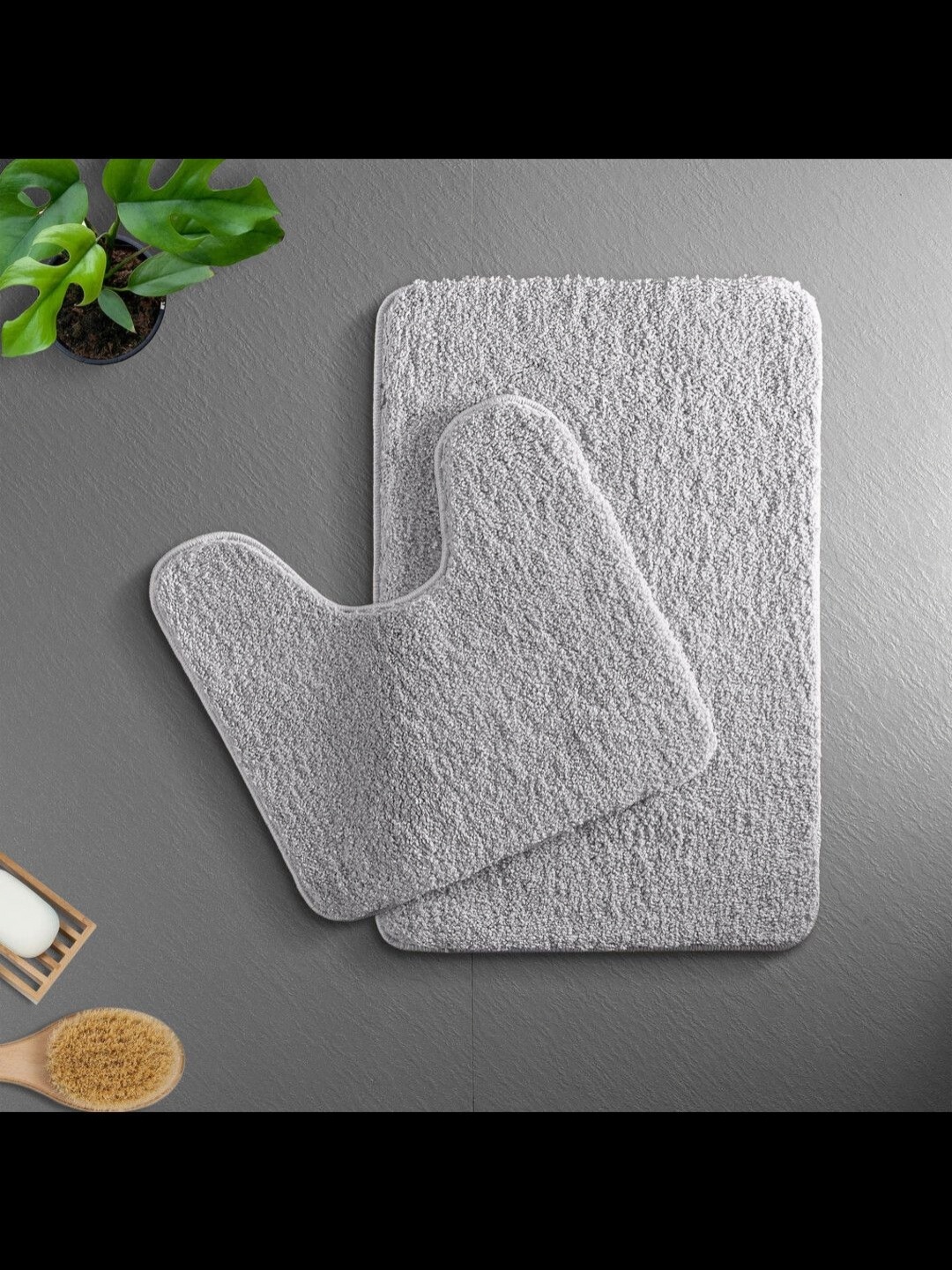 

MAA HOME CONCEPT Grey Anti Skid Bath Rug, Silver