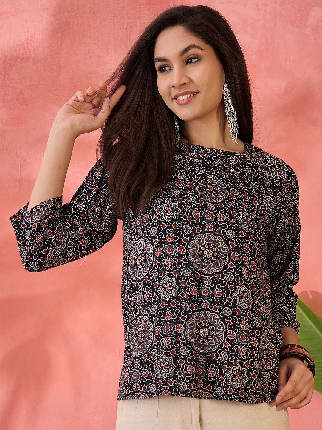 

Sangria Women Floral Printed Top, Black