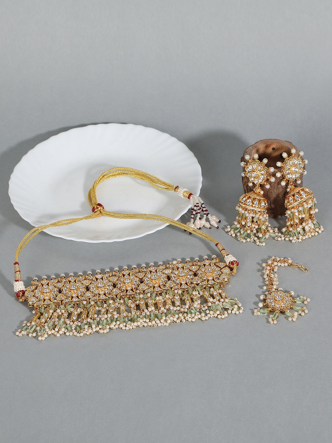 

AURAA TRENDS Gold-Plated Kundan-Studded & Beaded Jewellery Set