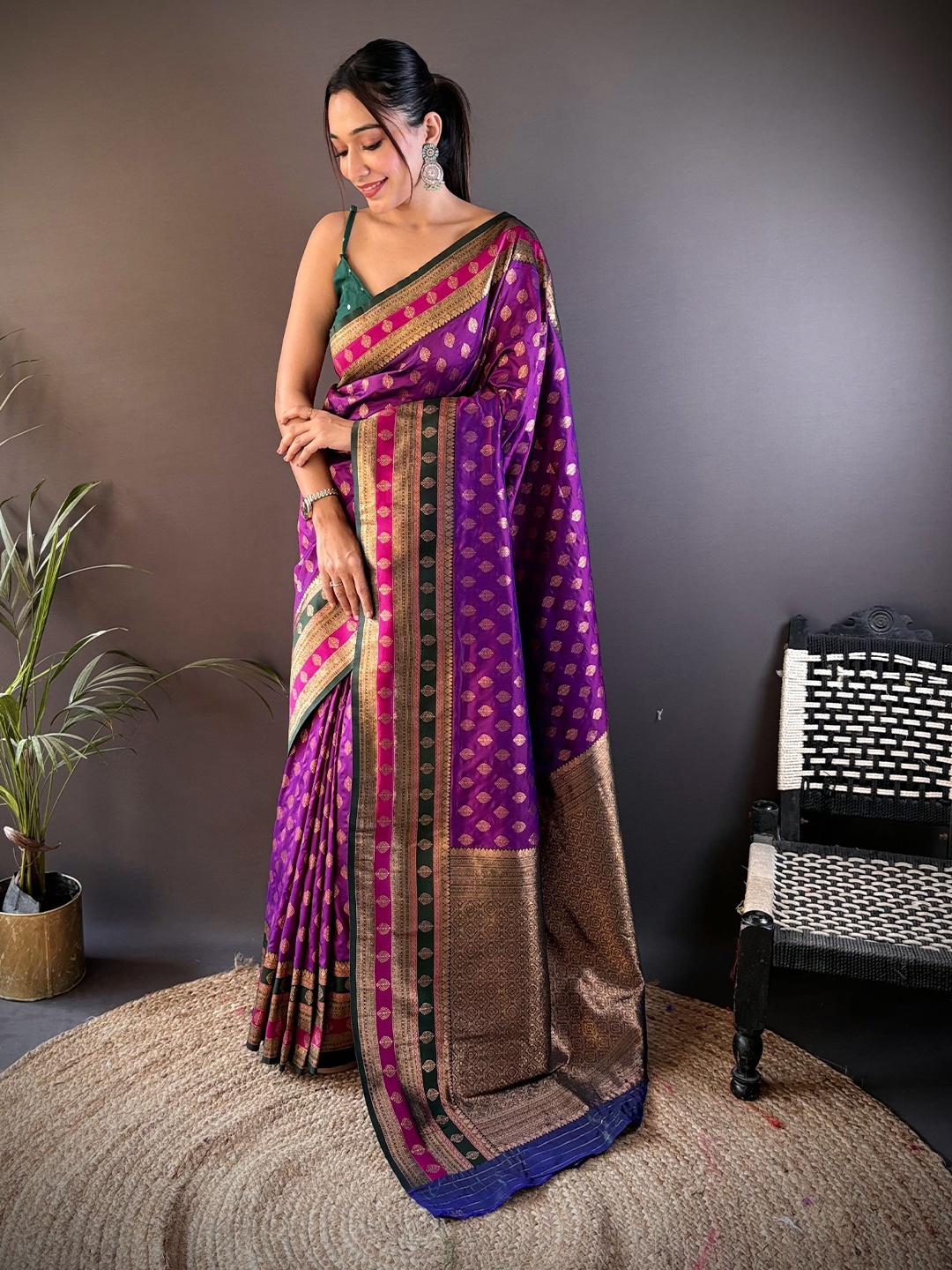 

HEER FASHION Woven Design Zari Banarasi Saree, Purple