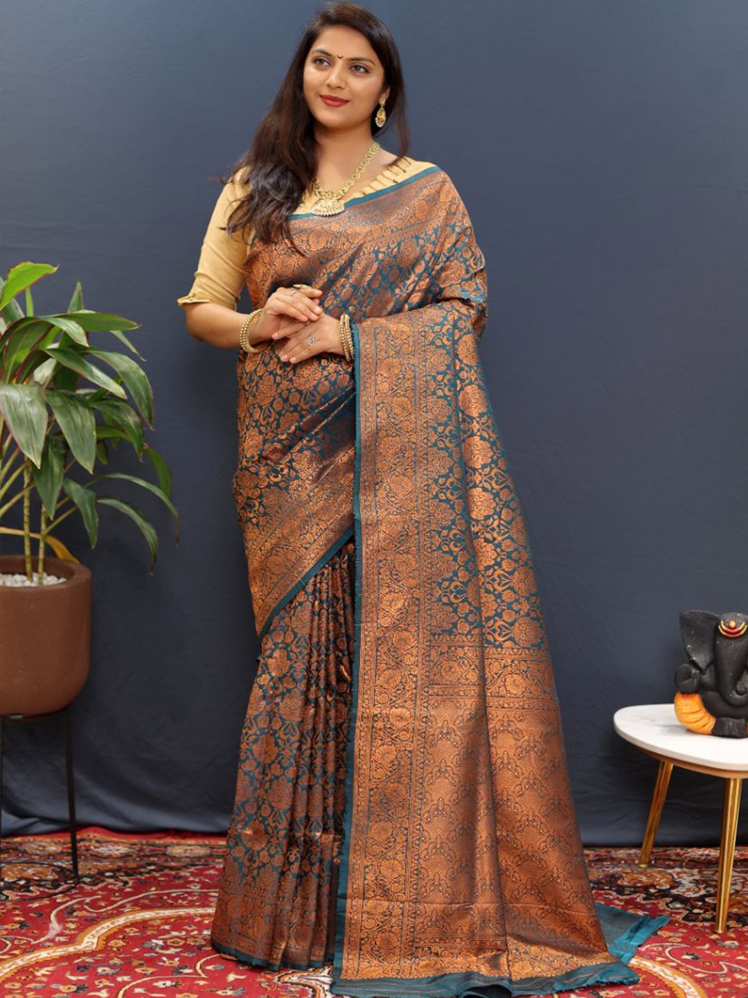 

amirat Ethnic Motifs Woven Design Zari Pure Silk Banarasi Saree, Green