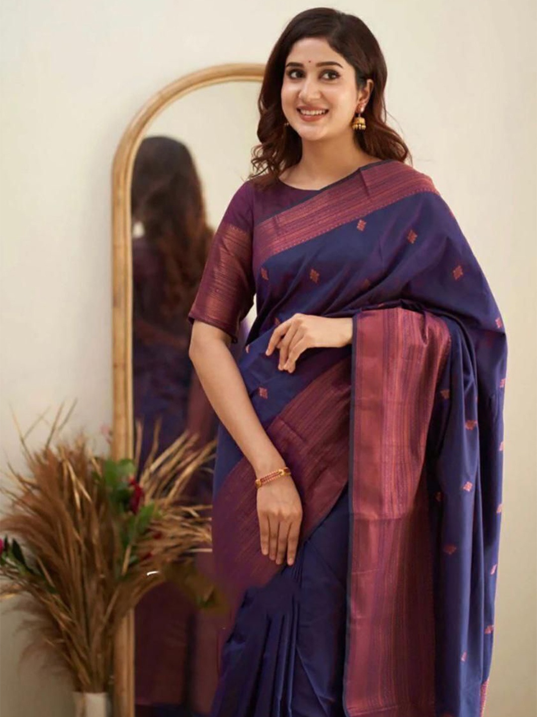 

Bansari textiles Woven Design Zari Kanjeevaram Saree, Navy blue