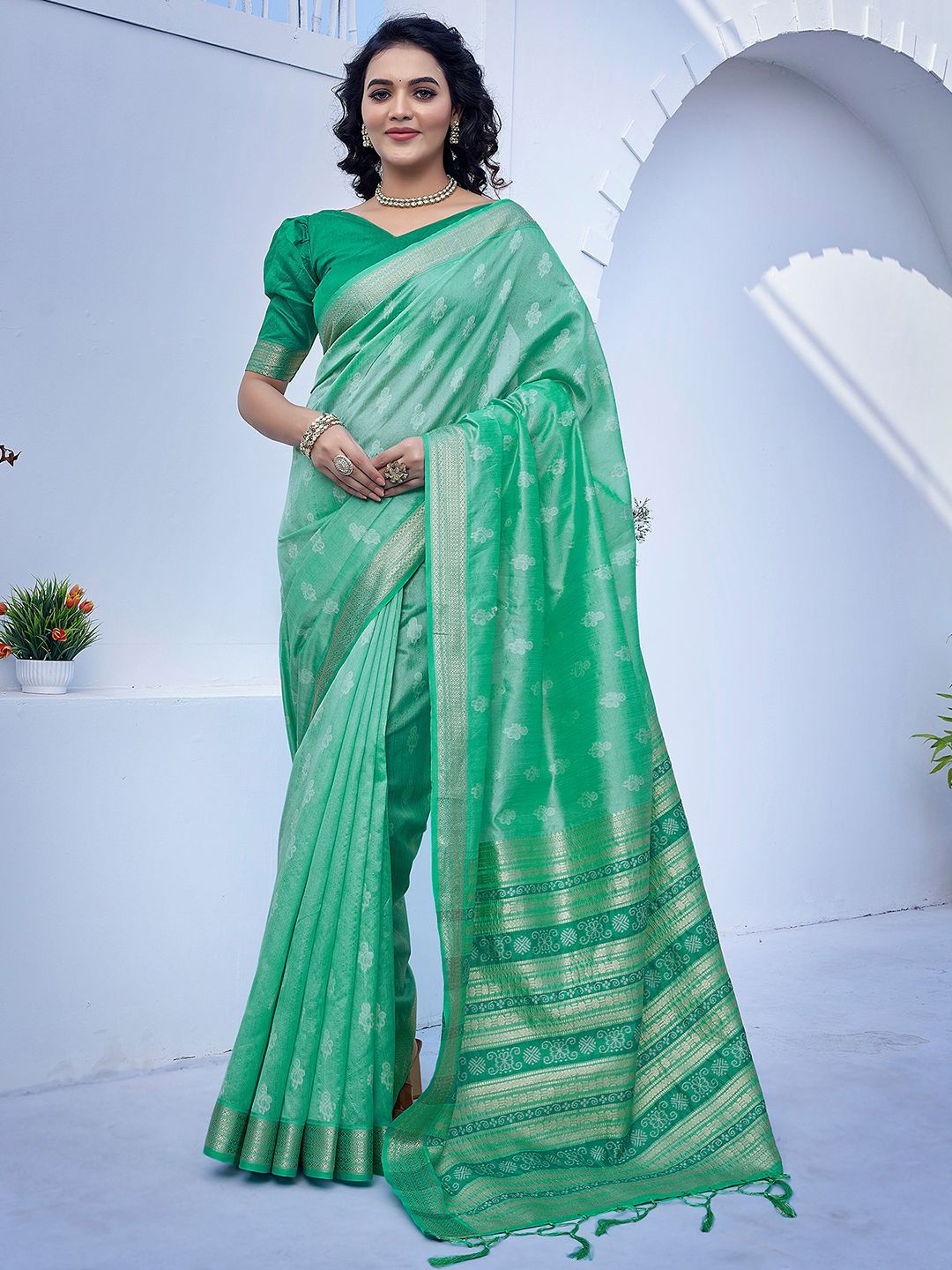 

Satrani Printed Woven Design Saree, Green