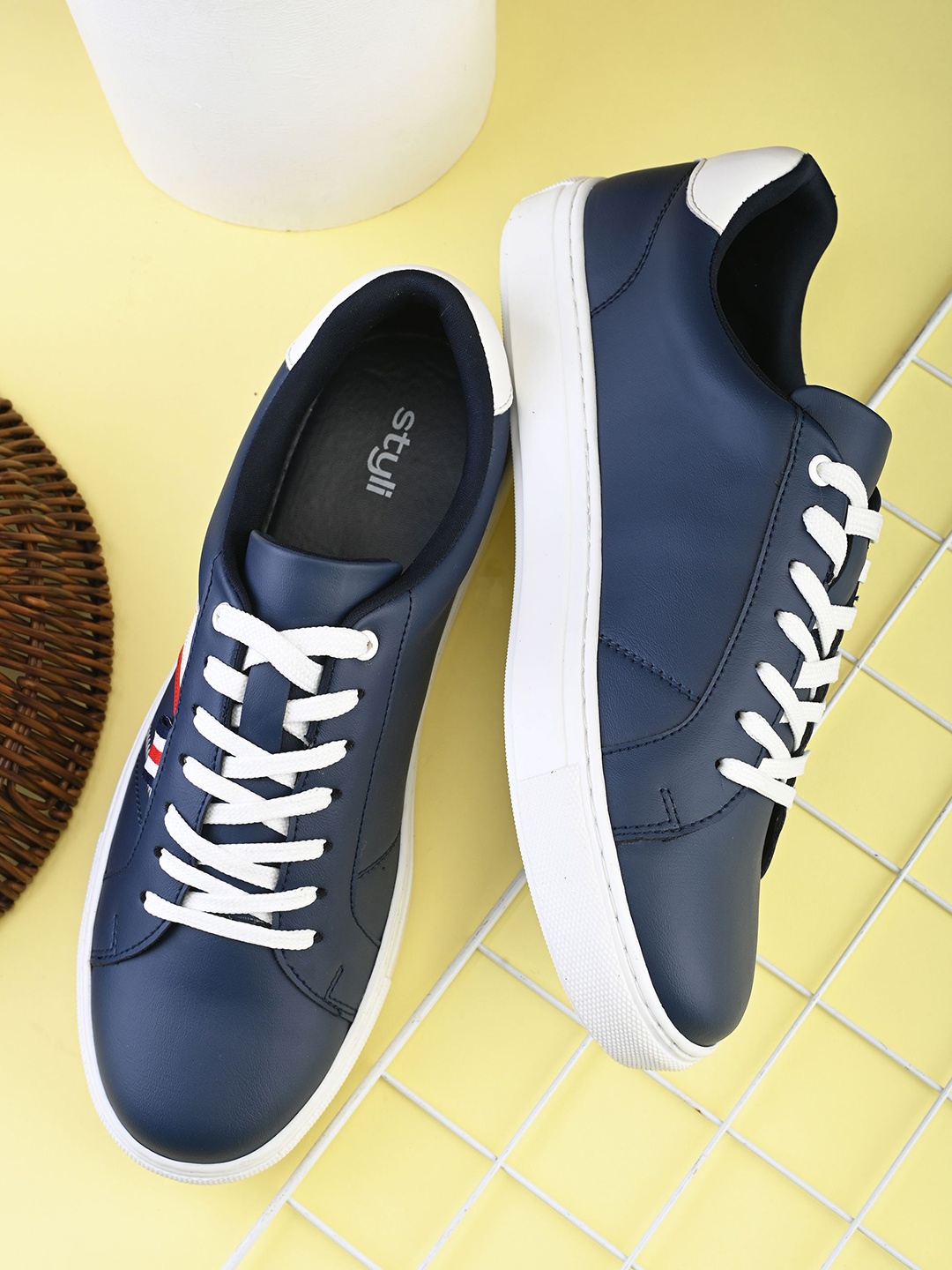

Styli Men Casual Contrast Striped Sneakers, Navy blue