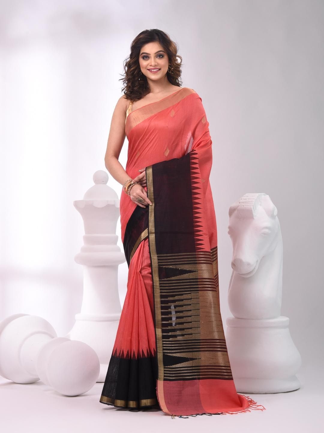 

VIBHAVARI Ethnic Motifs Zari Silk Blend Saree, Peach