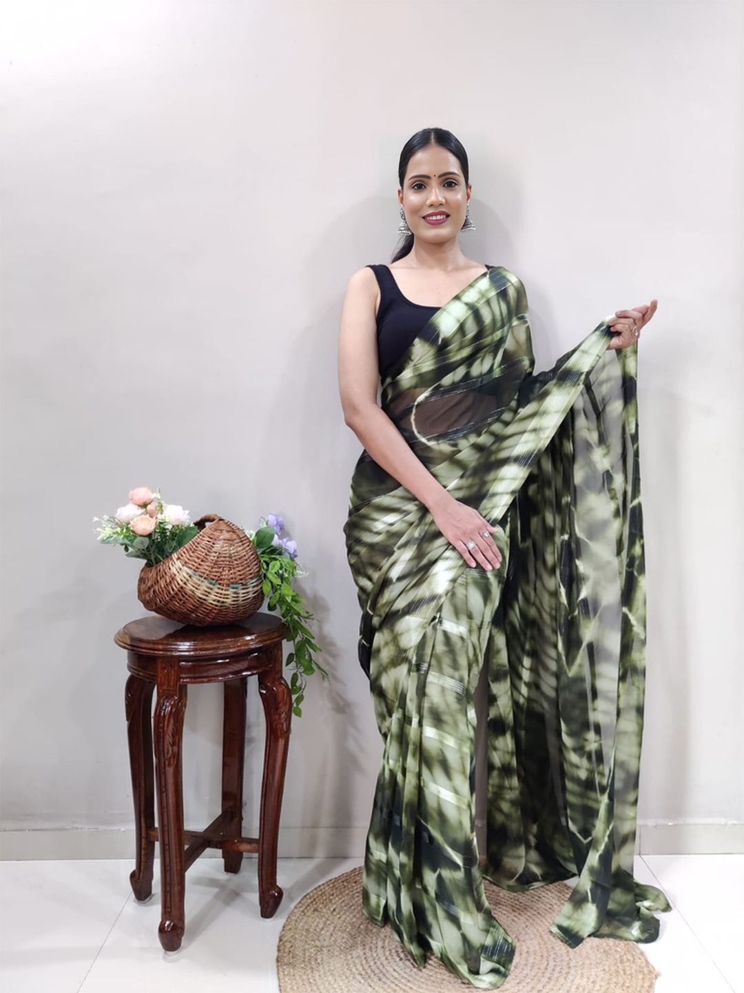 

bansari textiles Tie and Dye Saree, Green