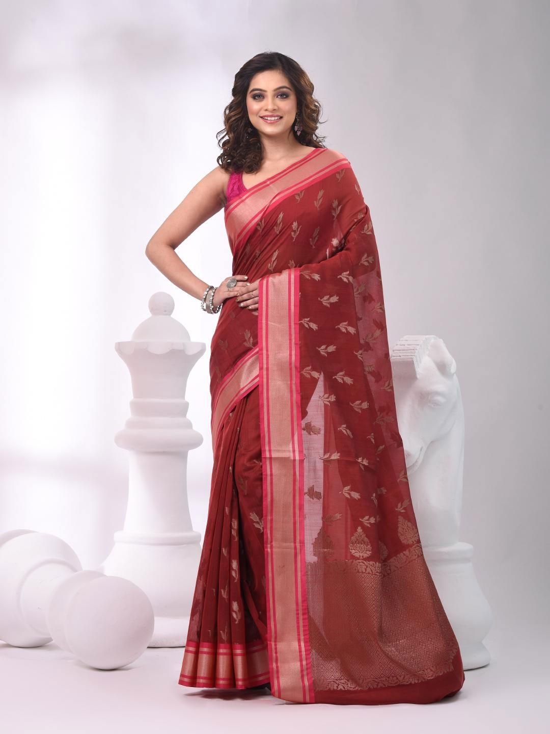 

VIBHAVARI Ethnic Motifs Zari Banarasi Saree, Red