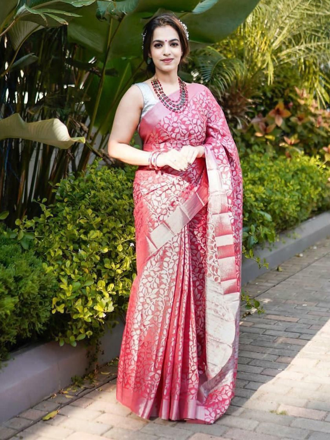 

bansari textiles Woven Design Zari Pure Cotton Patola Saree, Red