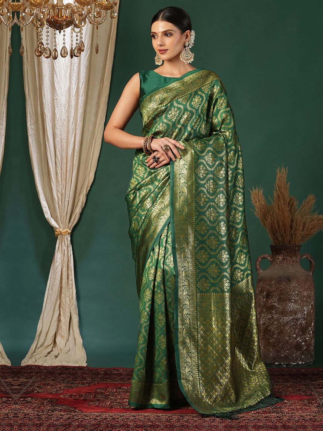 

KALINI Woven Design Zari Banarasi Saree, Green