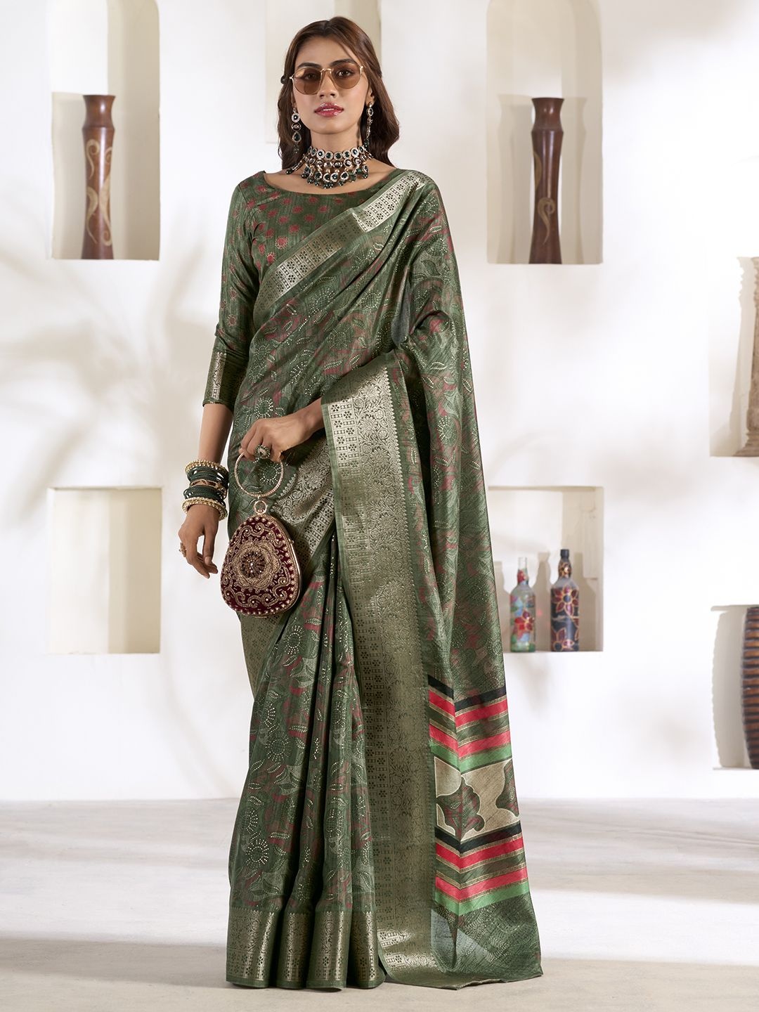 

Mitera Women Ethnic Motifs Zari Saree With Blouse Piece, Green