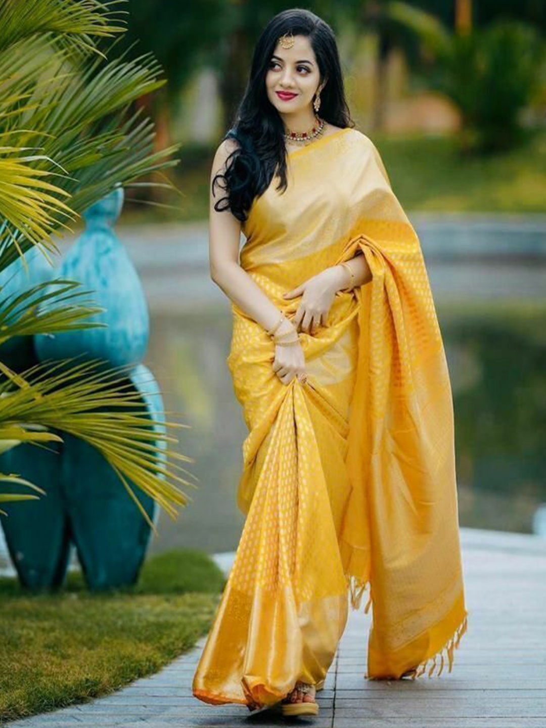 

bansari textiles Woven Design Zari Banarasi Saree, Gold