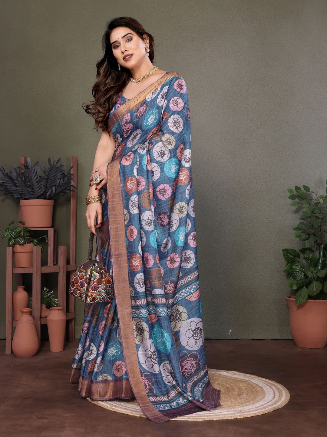 

vj fashion Floral Zari Linen Blend Saree, Blue