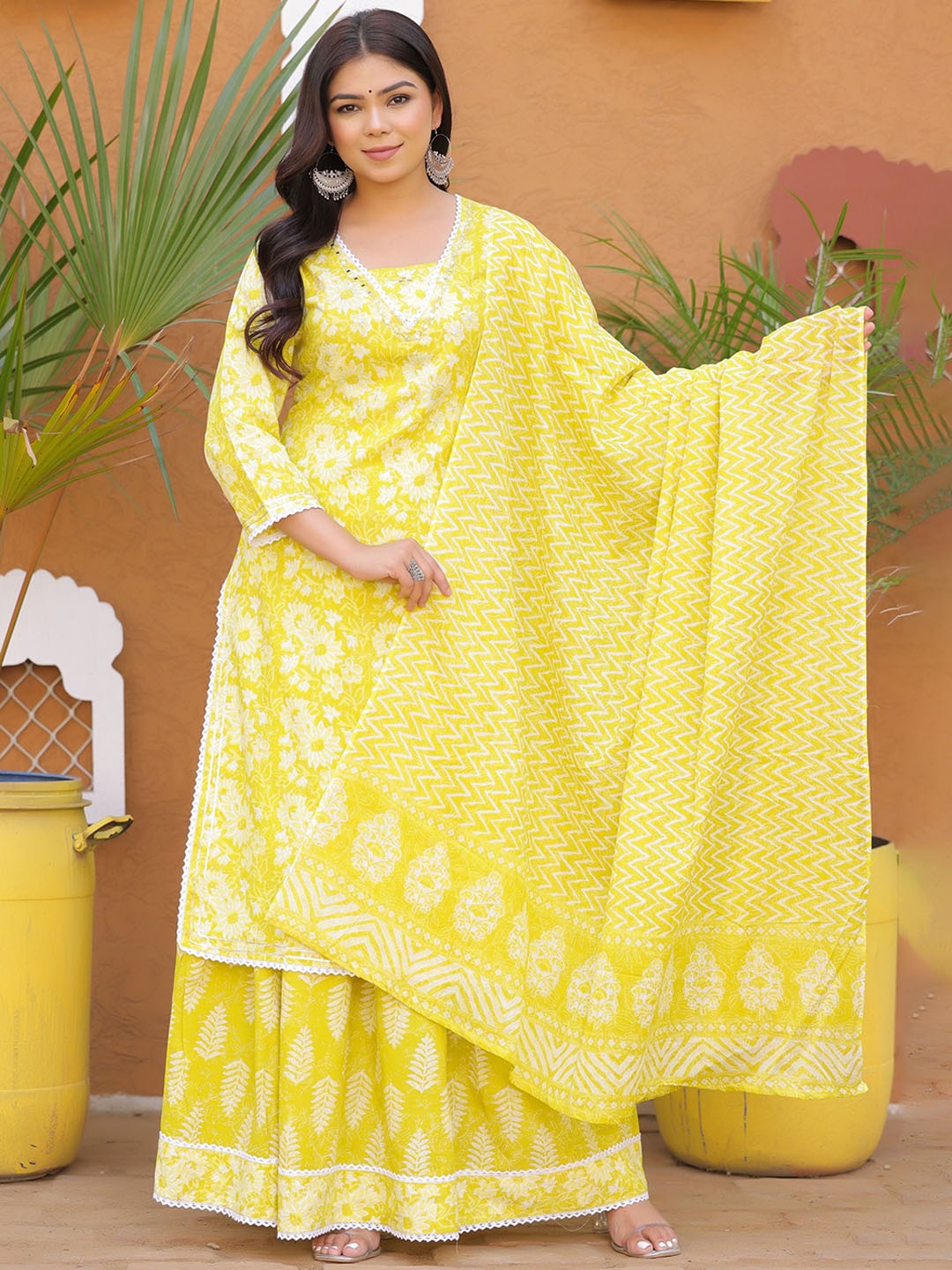 

GEKHA Floral Printed V-Neck Straight Kurta With Skirt And Dupatta, Yellow