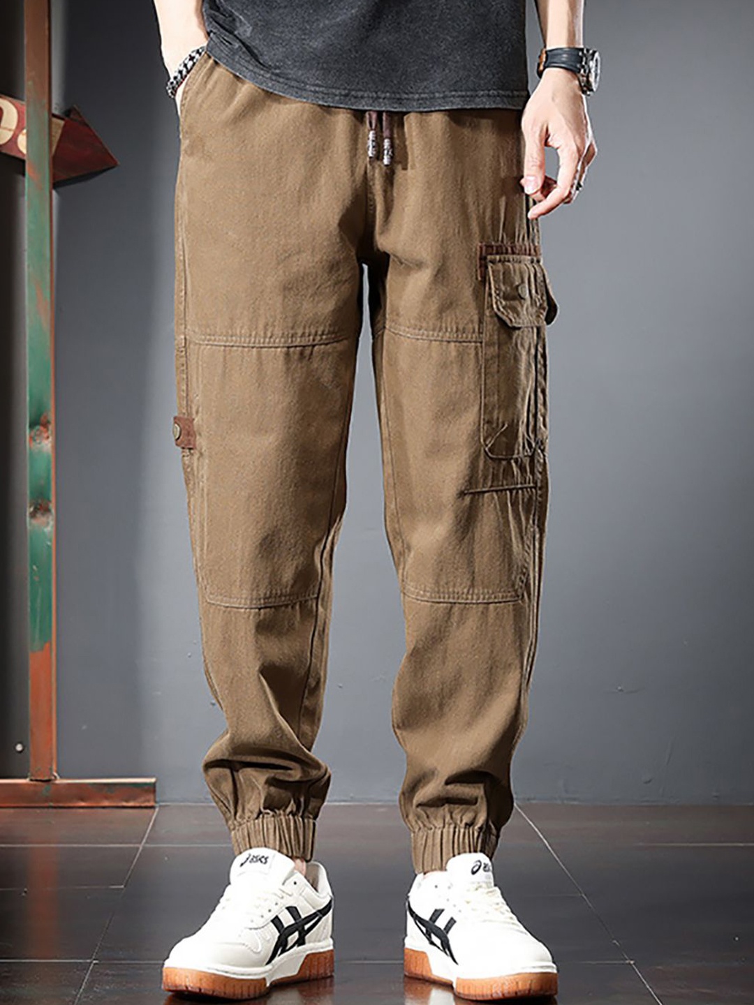 

StyleCast x Revolte Men Relaxed Fit Cargos Trousers, Brown