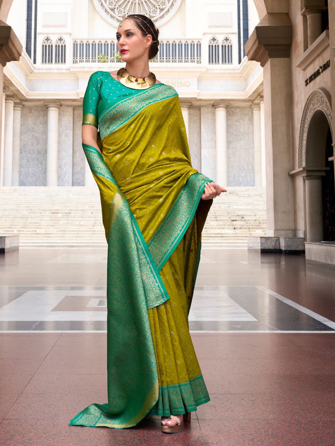 

Mitera Woven Design Zari Silk Blend Banarasi Saree, Green