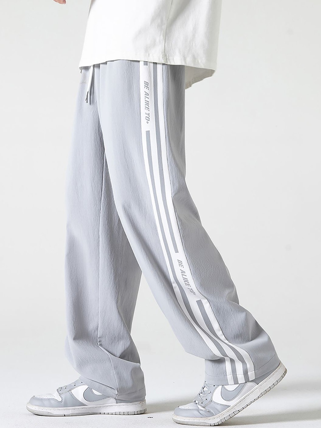 

StyleCast x Revolte Men Loose Fit Easy Wash Trousers, Grey