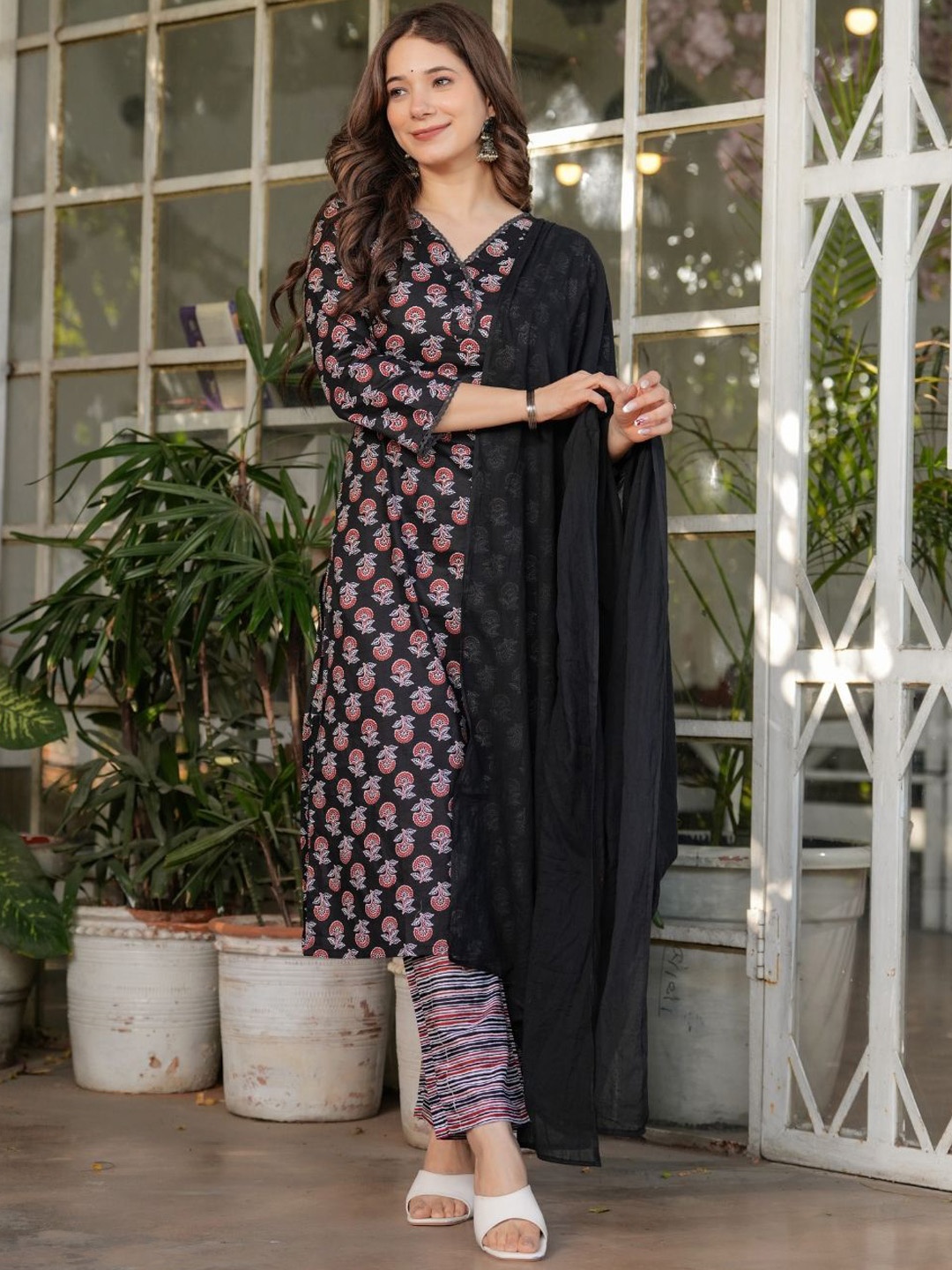 

Navlik Women Ethnic Motifs Printed Regular Pure Cotton Kurta with Trousers & With Dupatta, Black