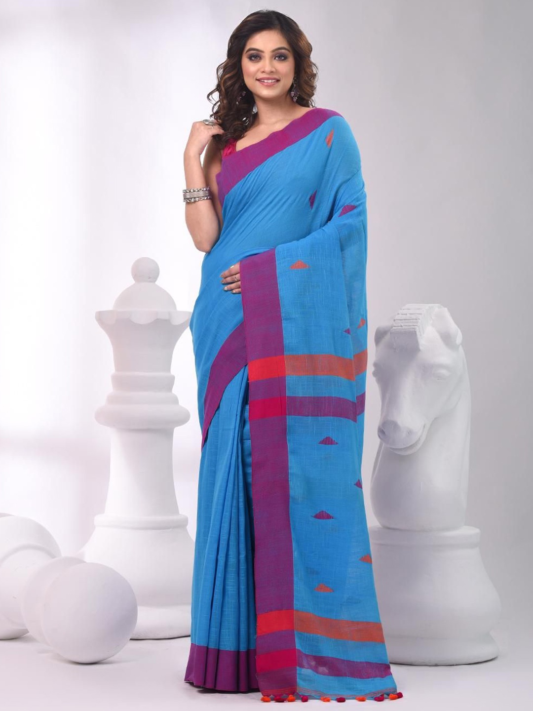 

VIBHAVARI Woven Design Saree, Blue