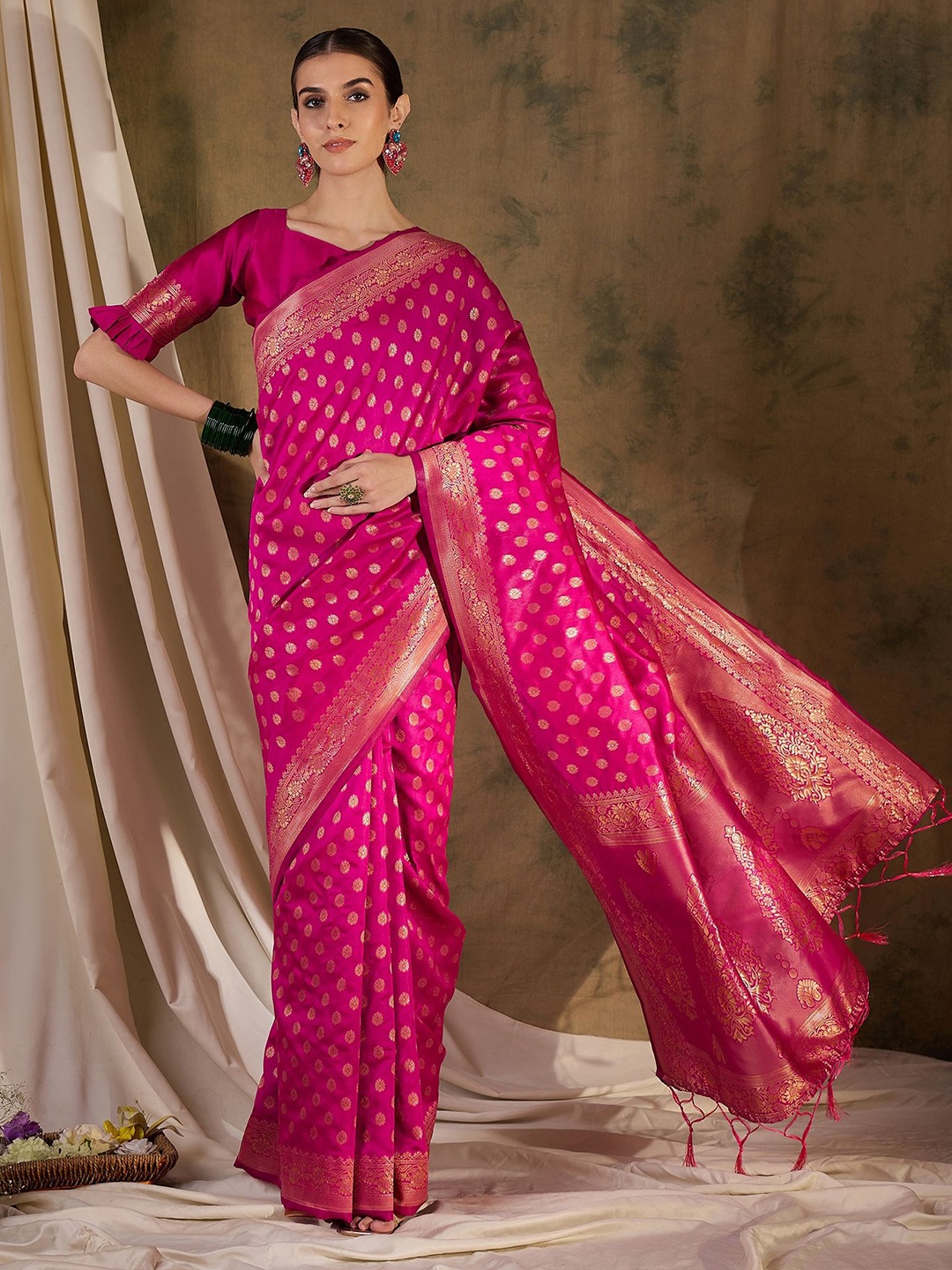 

DEVATITHI Ethnic Motifs Zari Silk Blend Banarasi Saree, Pink