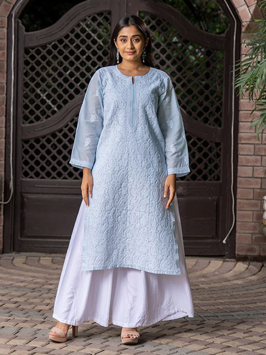 

craftroots Paisley Embroidered Notch Neck Pure Cotton Chikankari A-Line kurta, Blue