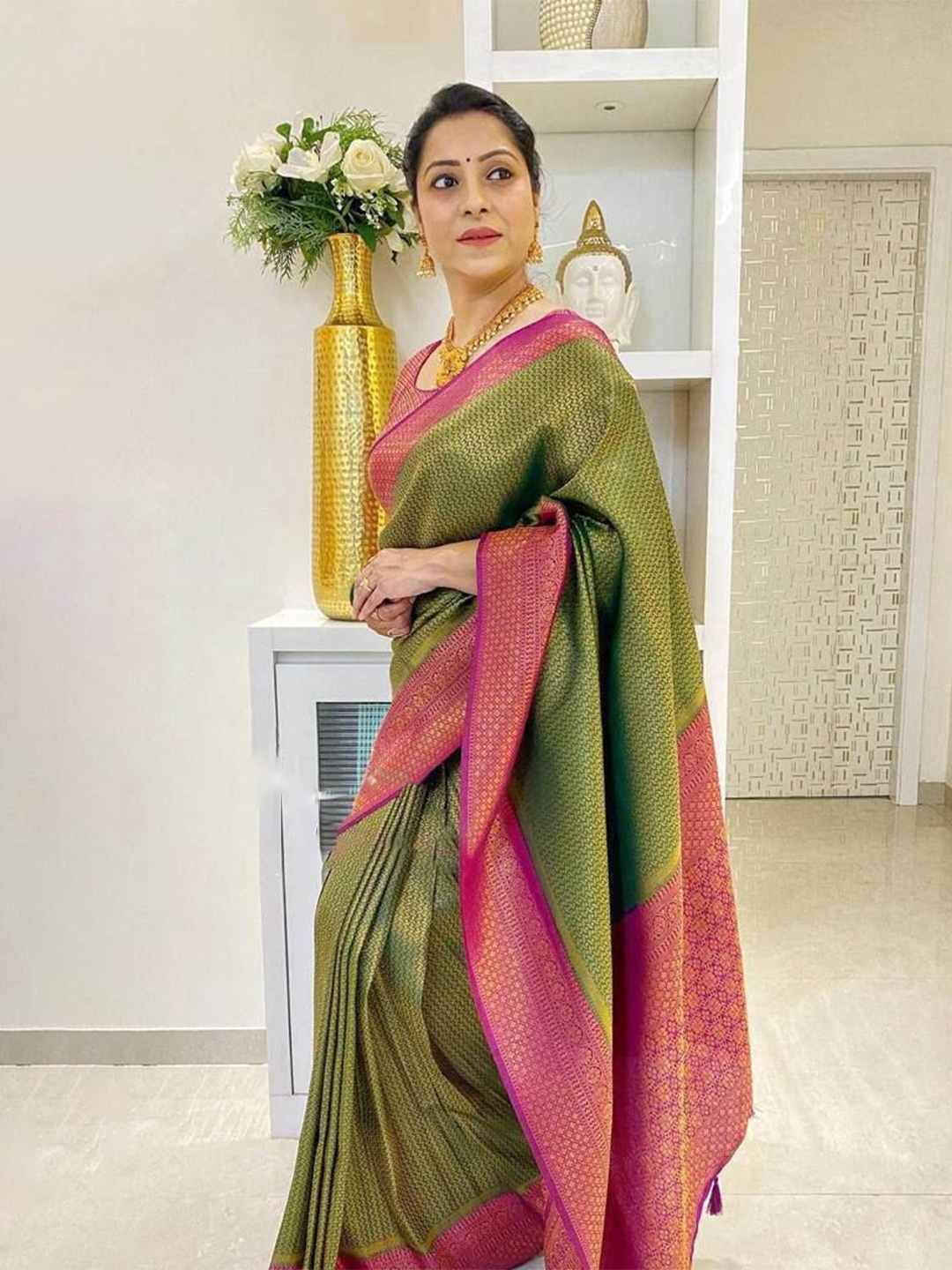 

bansari textiles Woven Design Banarasi Saree, Green