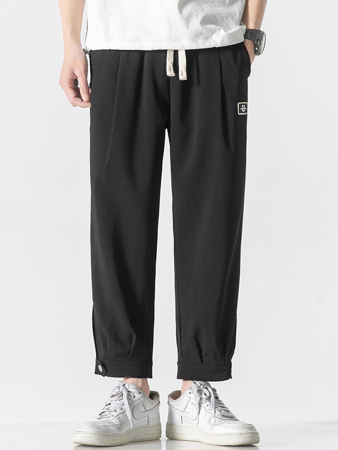 

StyleCast x Revolte Men Regular Fit Mid-Rise Easy Wash Trouser, Black
