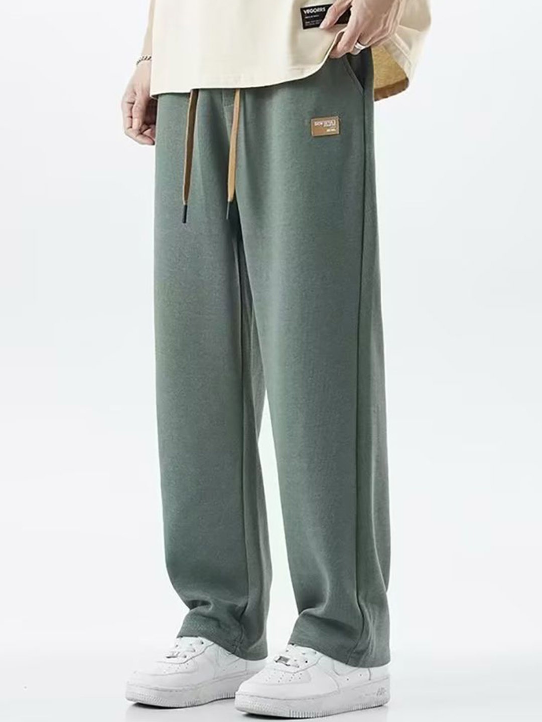 

StyleCast x Revolte Men Regular Fit Mid-Rise Trouser, Green