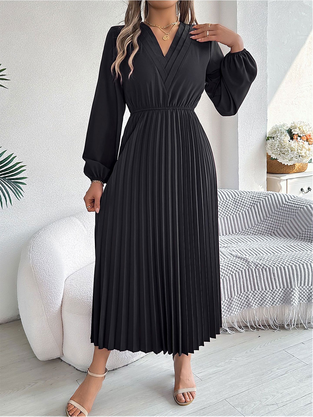 

StyleCast x Revolte Women V-Neck Fit and Flare Dress, Black