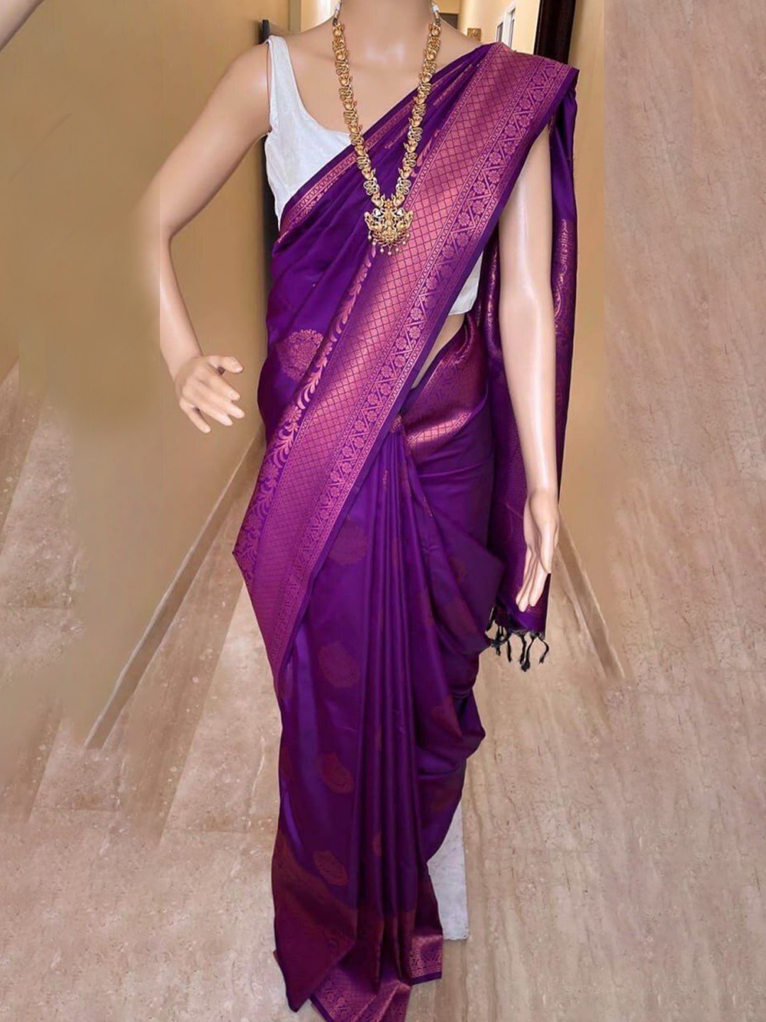 

bansari textiles Woven Design Zari Silk Blend Kanjeevaram Saree, Purple