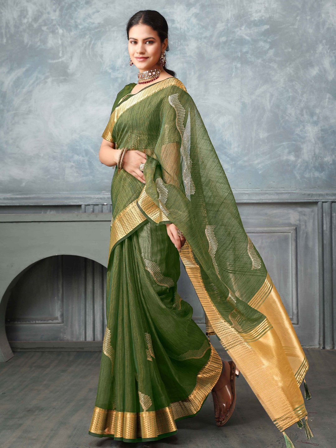 

Blissta Woven Design Zari Tissue Saree, Green