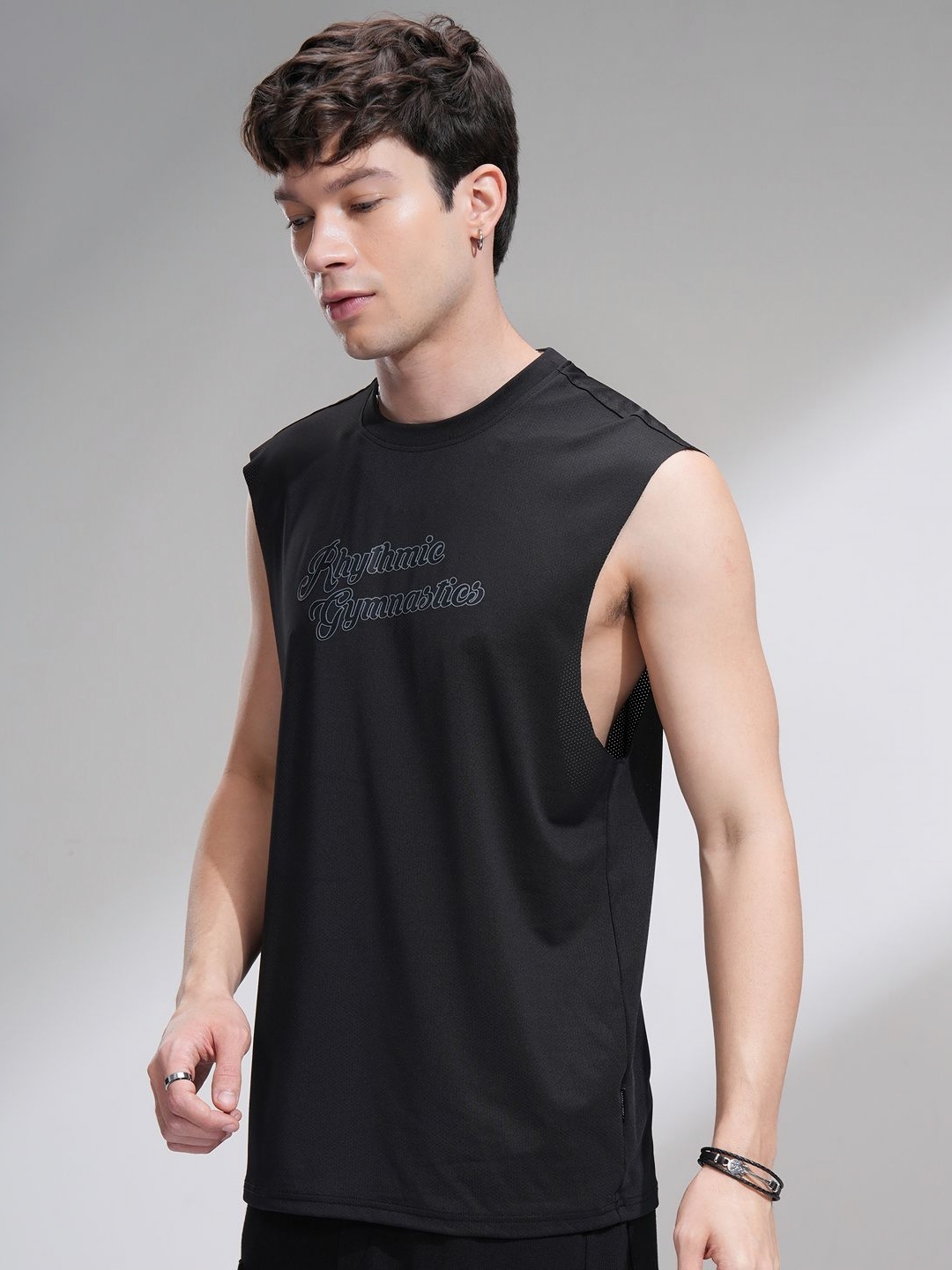 

HIGHLANDER Men Relaxed Fit Round Neck Sleeveless Tank Top, Black