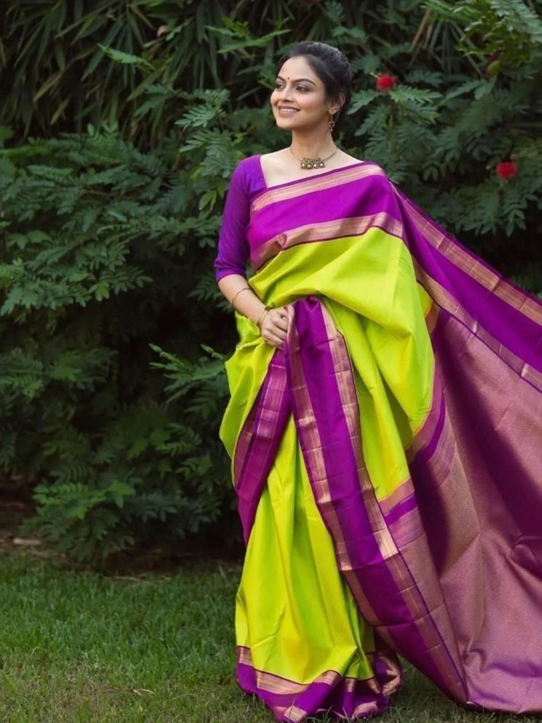 

bansari textiles Zari Tussar Saree, Green