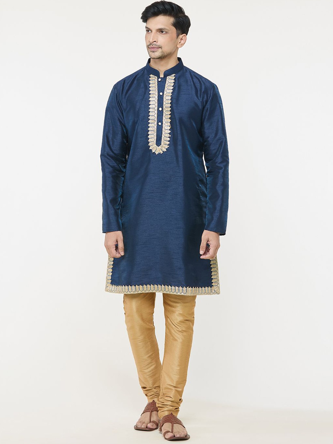 

Arihant Rai Sinha Men Floral Embroidered Regular Kurta with Churidar, Blue