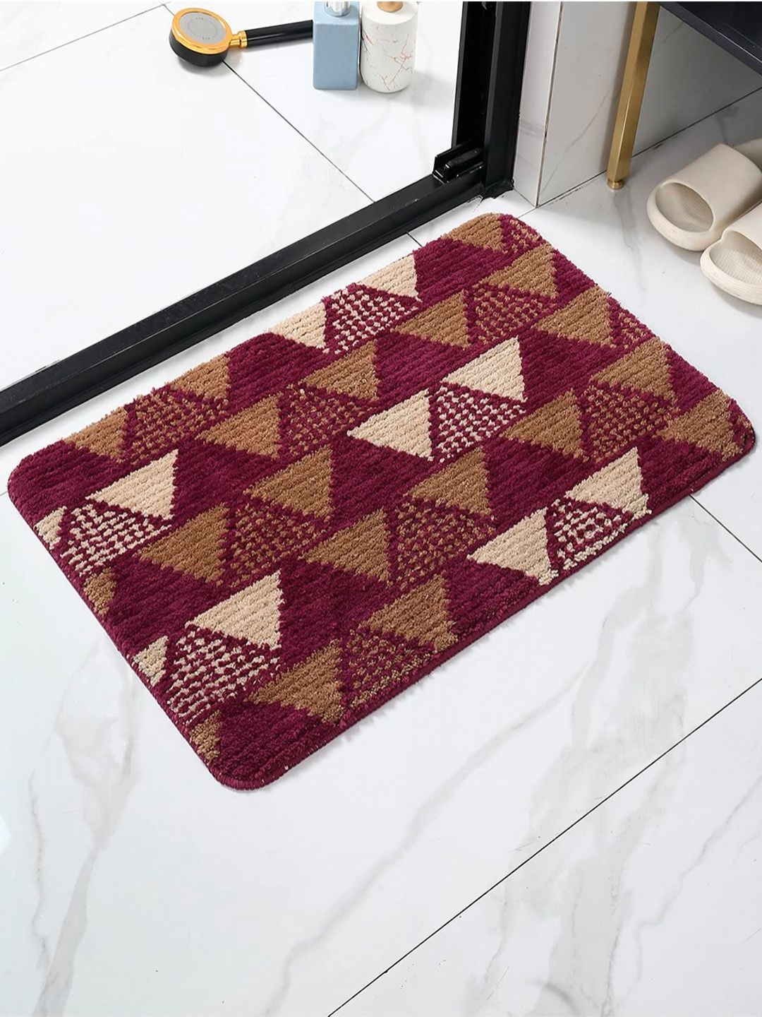 

HOKIPO Magenta & Beige Geometric Microfibre 1800 GSM Anti-Skid Bath Rug