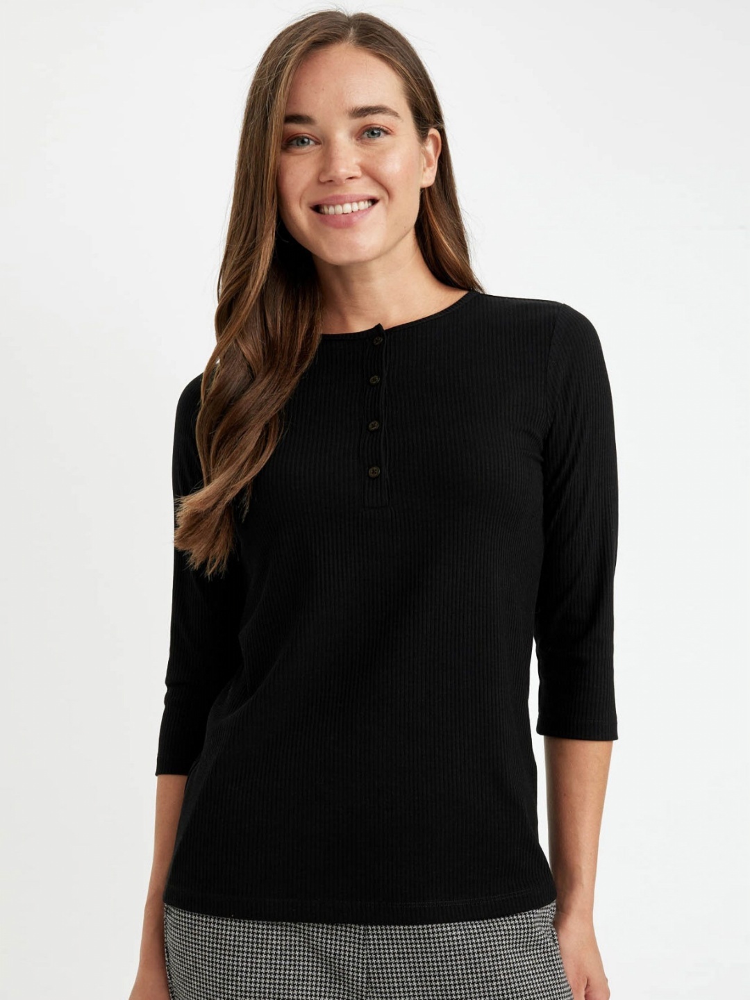 

DeFacto Women Solid Henley Neck T-shirt, Black