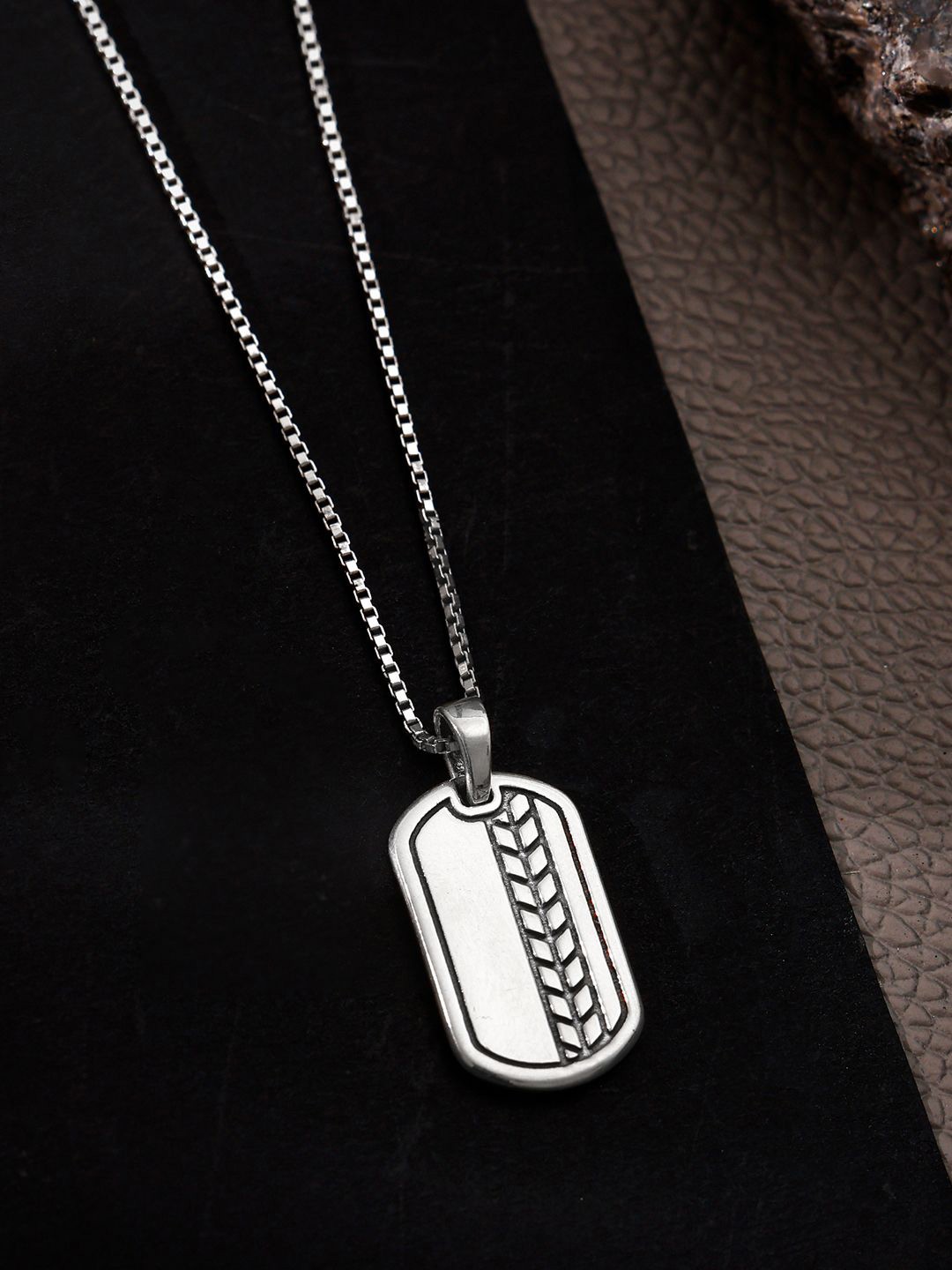 

GIVA Men 925 Sterling Silver Rhodium-Plated Oxidised Everlasting Pendant With Chain