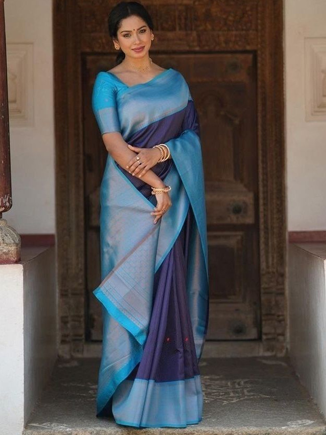 

bansari textiles Woven Design Zari Silk Blend Kanjeevaram Saree, Blue