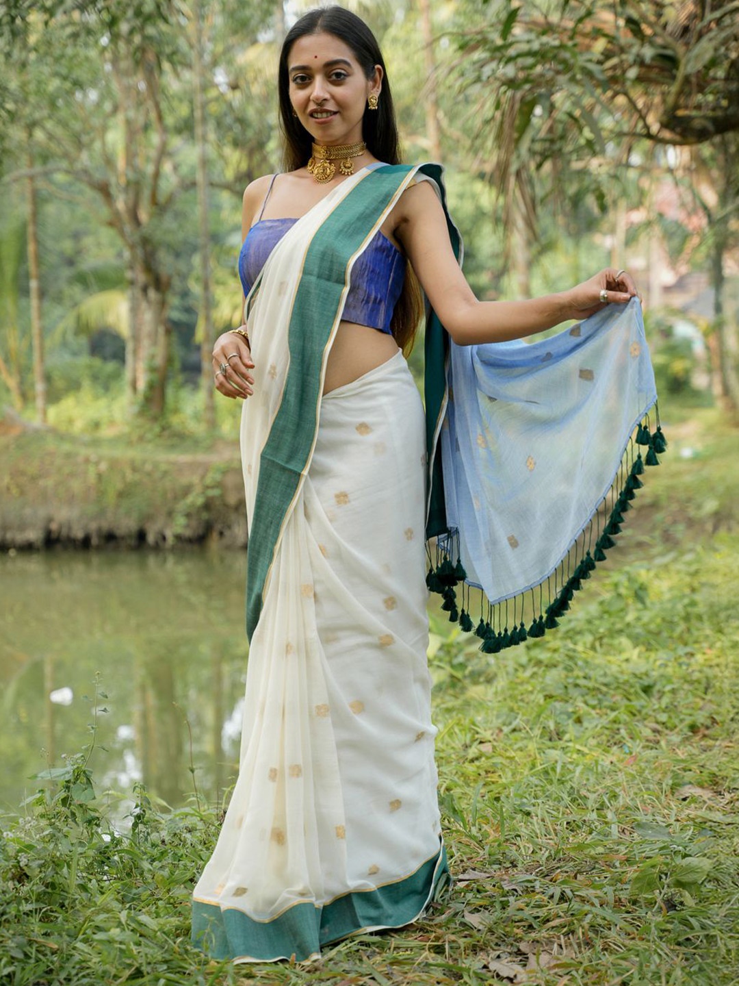 

Suta White Color Cotton Zari Saree