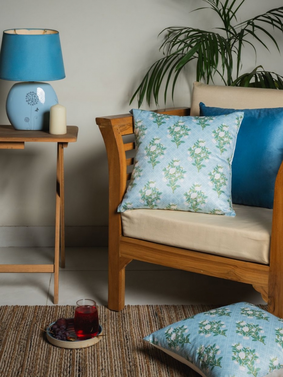 

Abolee Homes Blue & White Set of 2 Floral Velvet Square Cushion Covers