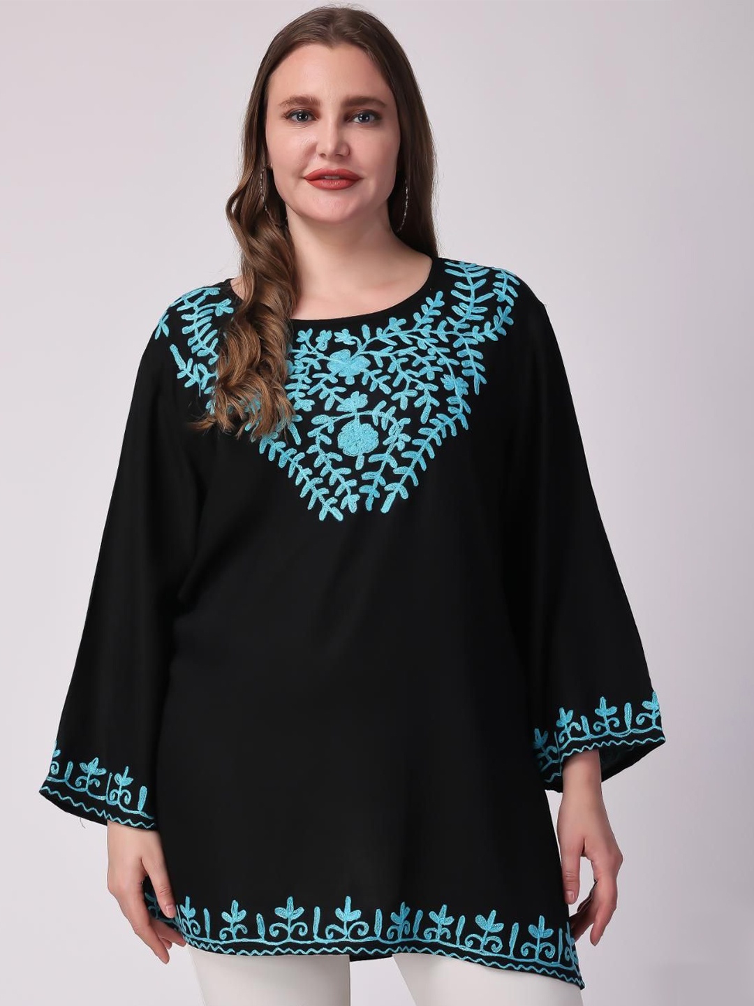 

VAAMII Women Embroidered Thread Work Straight Kurti, Black