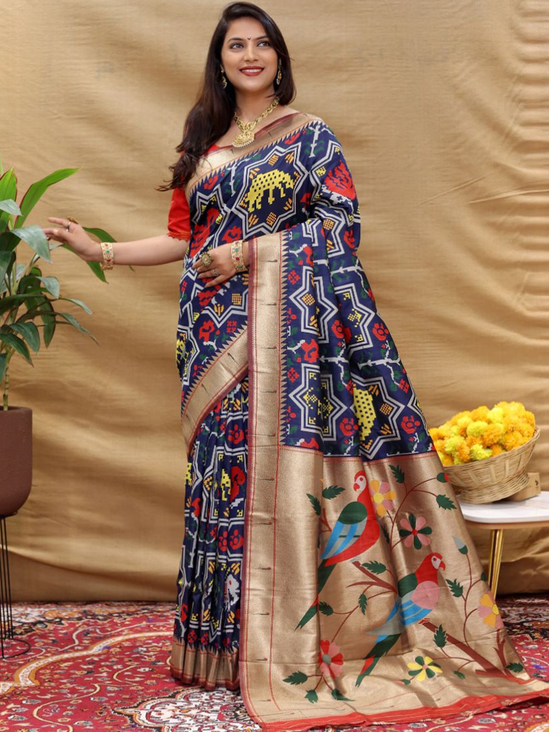 

amirat Woven Design Zari Pure Silk Patola Saree, Navy blue